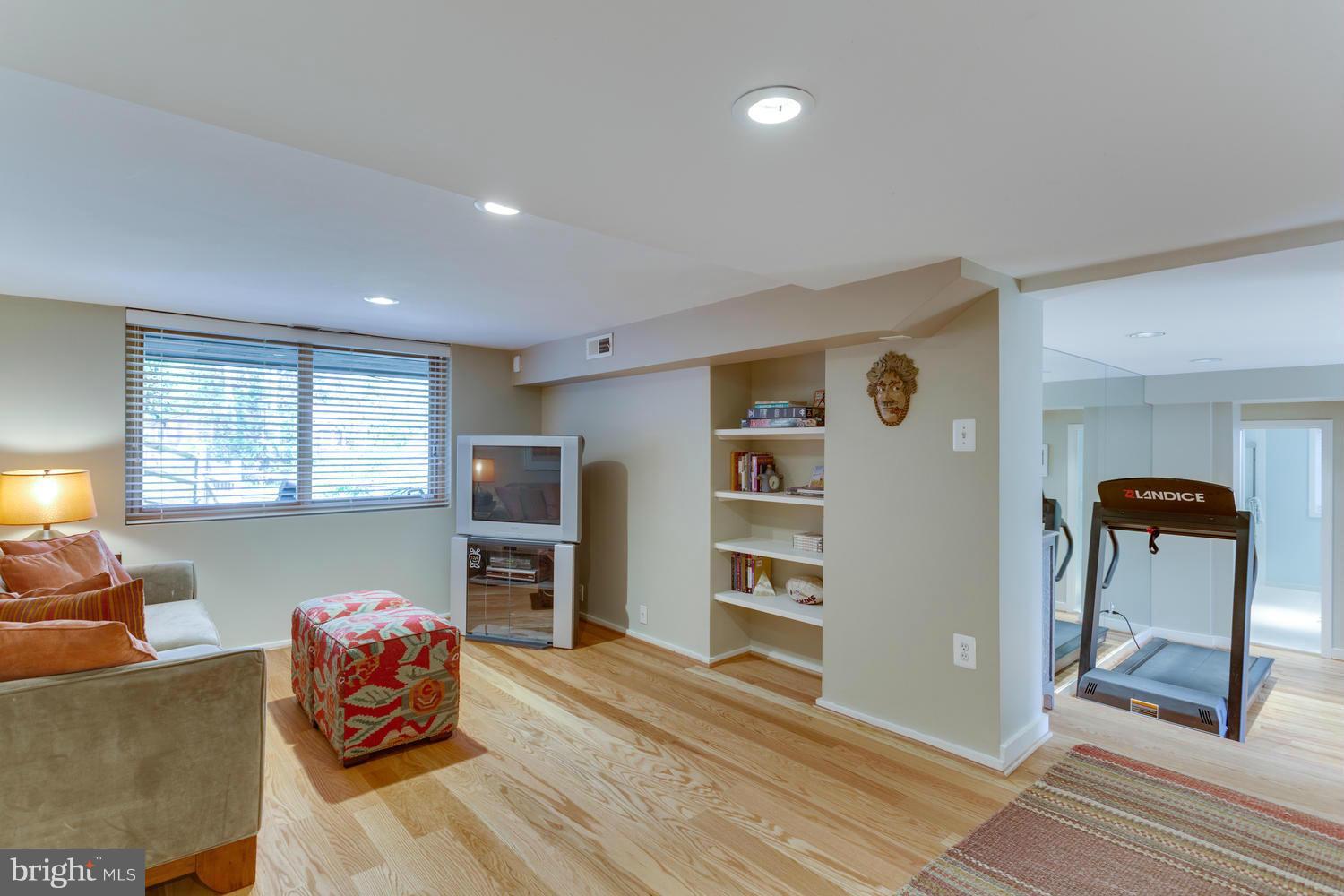 7914 Old Falls Road McLean, VA 22102 - Photo 21 of 30 Family Room