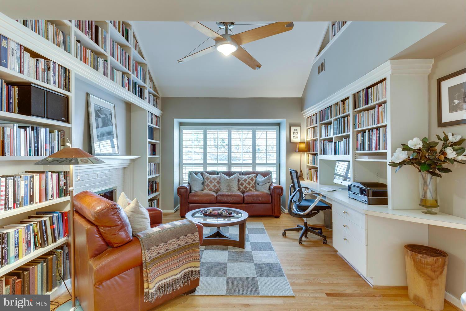 7914 Old Falls Road McLean, VA 22102 - Photo 7 of 30 Interior (General)