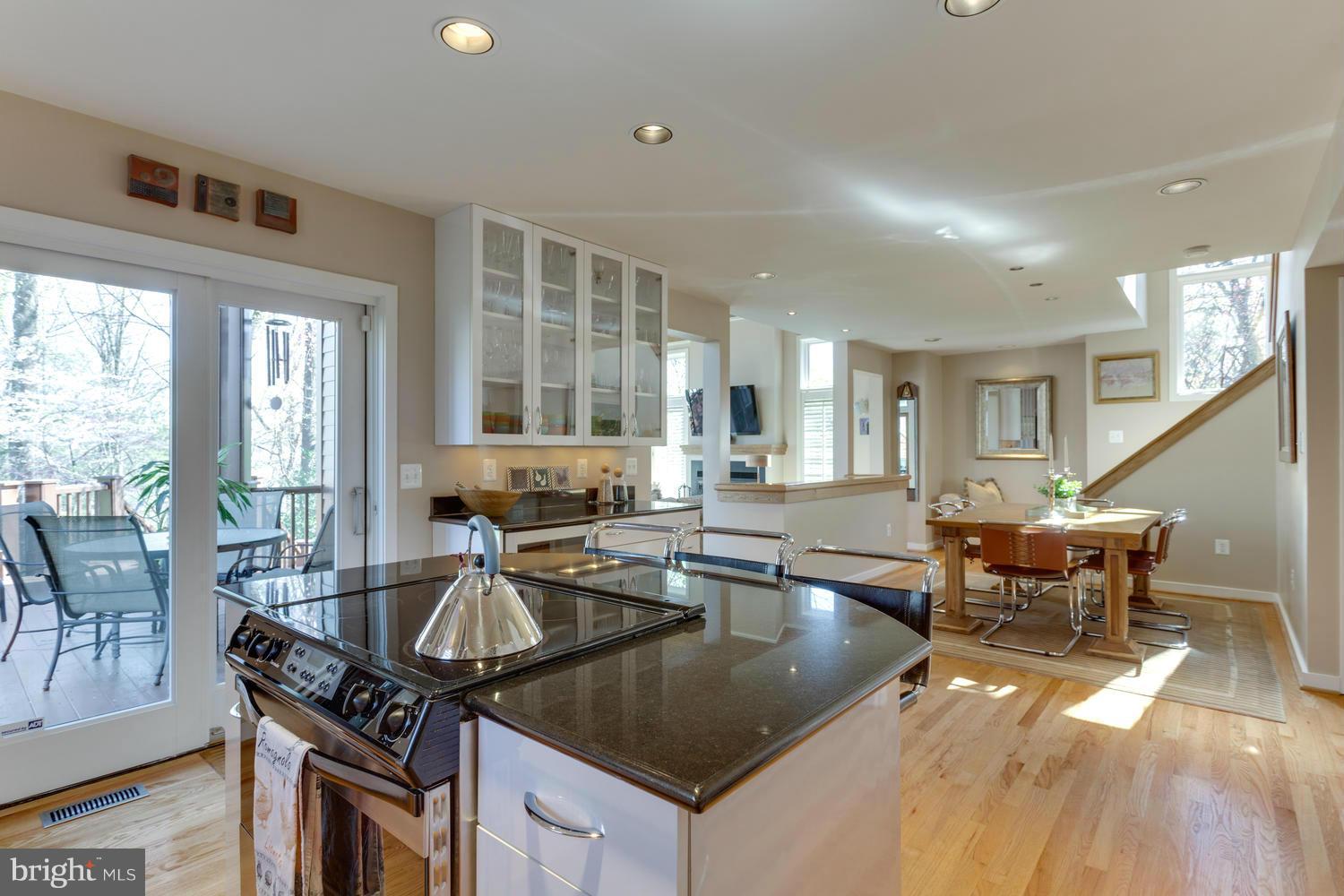 7914 Old Falls Road McLean, VA 22102 - Photo 9 of 30 Kitchen