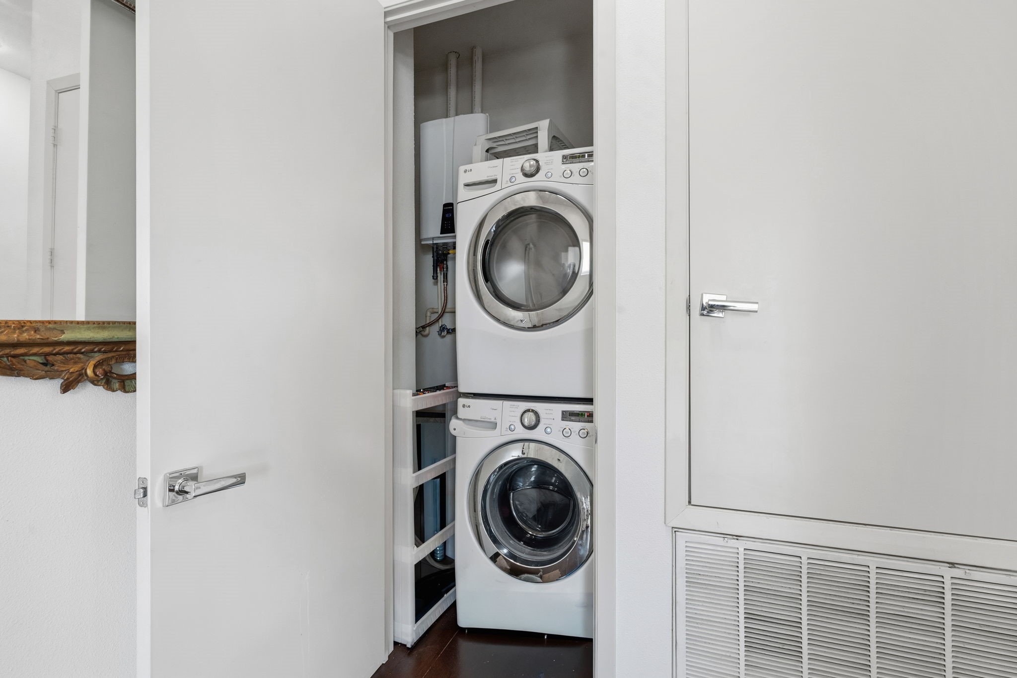 3302 Lake Street, Unit 3 Houston, TX 77098 - Photo 15 of 20 a utility room with dryer and washer