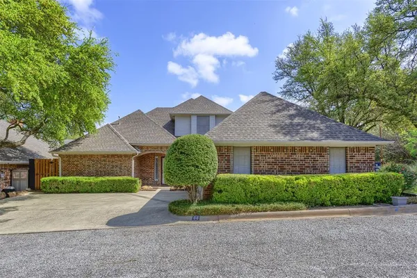 $460,000 | 68 Legend Road, Benbrook, TX 76132