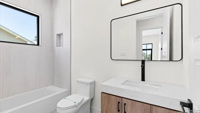 $449,000 | 120 Hiram Cook, Blanco, TX 78606