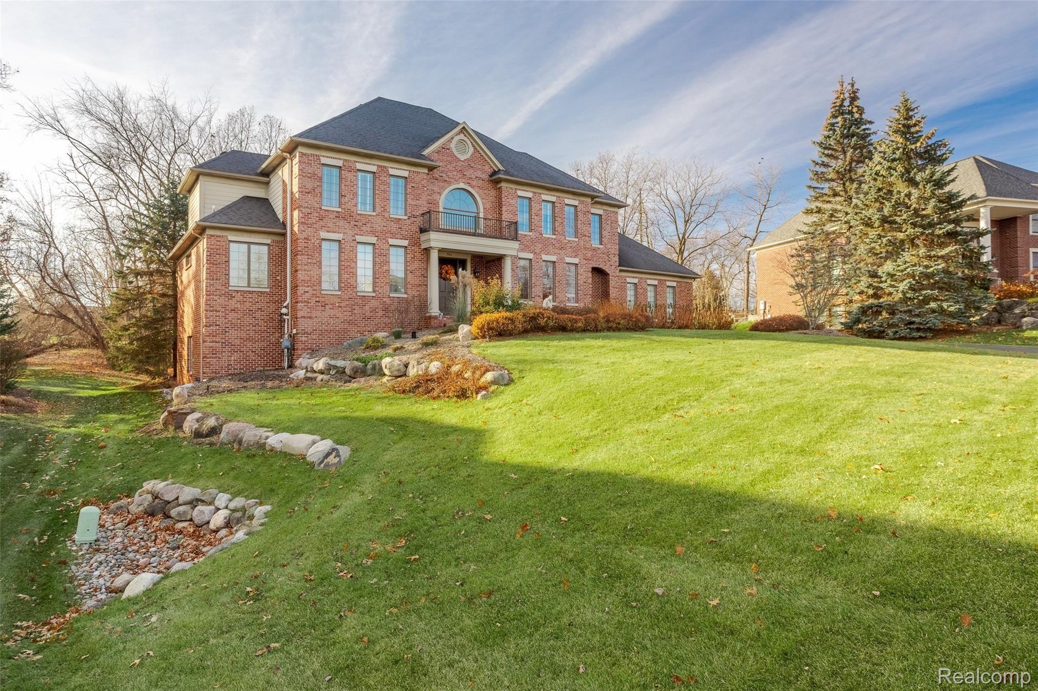 701 Wellington Circle Rochester, MI 48309 - Photo 8 of 54 Exteriors-10.jpg