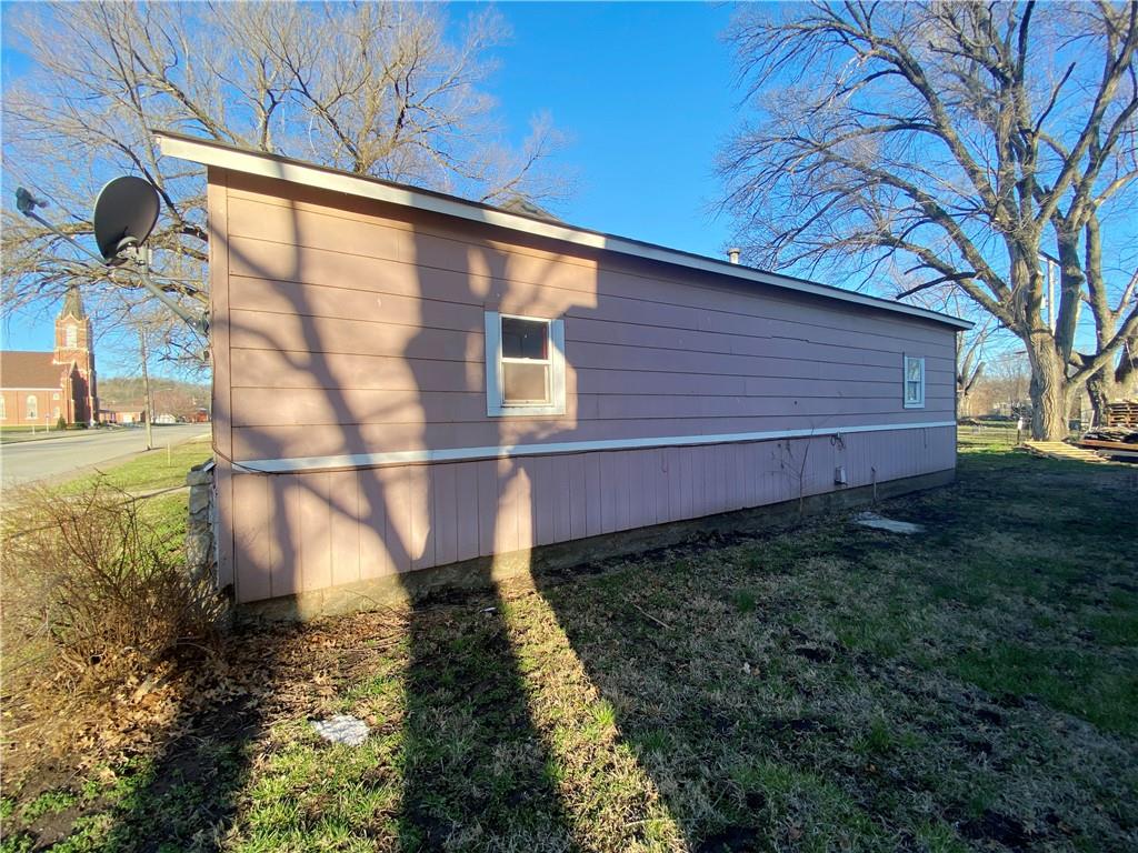 110 West Riley Street Easton, KS 66020 - Photo 2 of 27