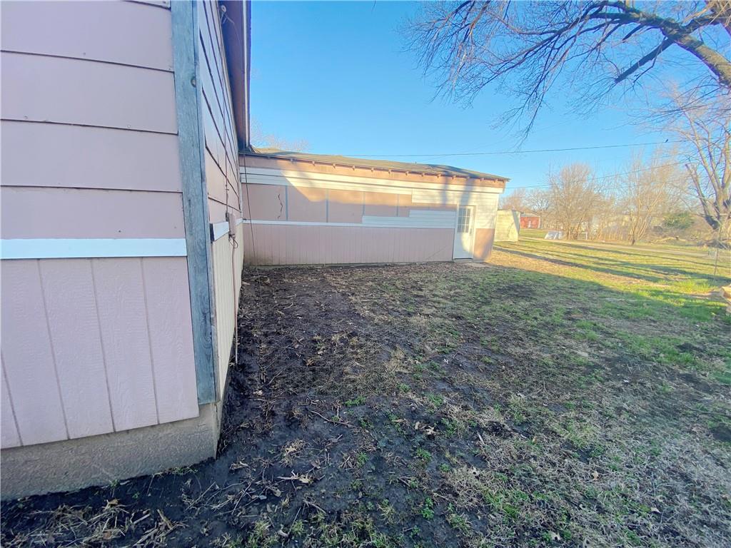 110 West Riley Street Easton, KS 66020 - Photo 3 of 27