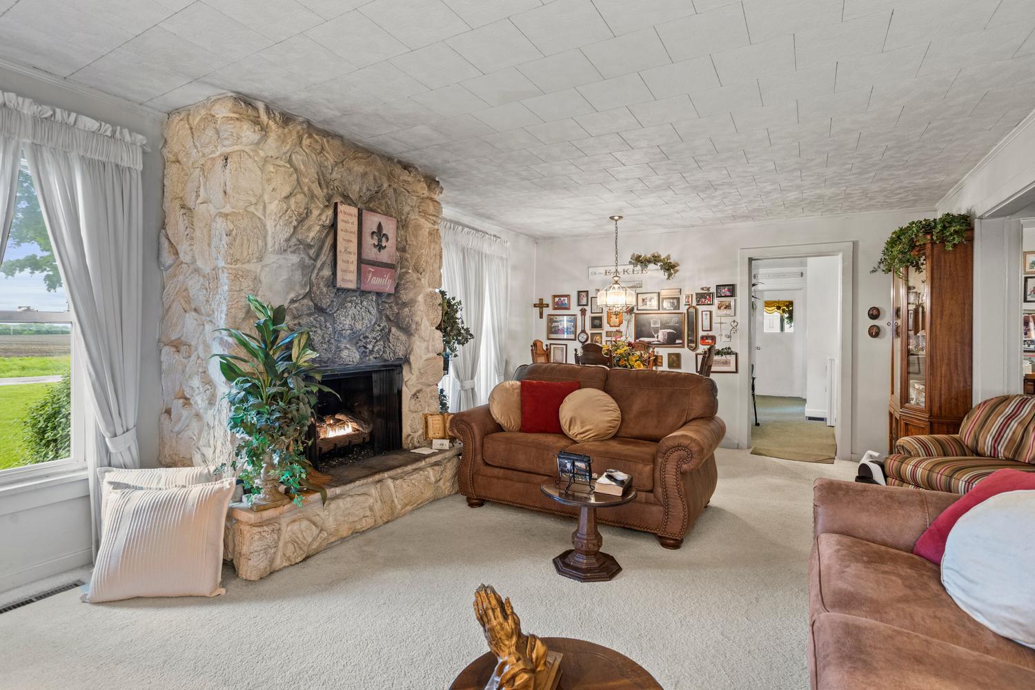 4520 North 600 East Road Sidell, IL 61876 - Photo 13 of 31 a room with patio furniture