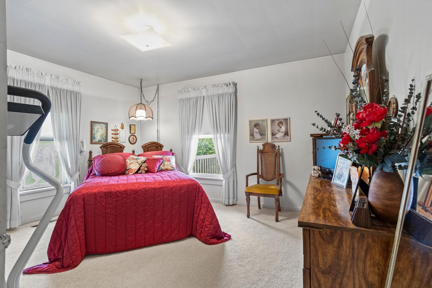 4520 North 600 East Road Sidell, IL 61876 - Photo 18 of 31 a bedroom with furniture and a potted plant
