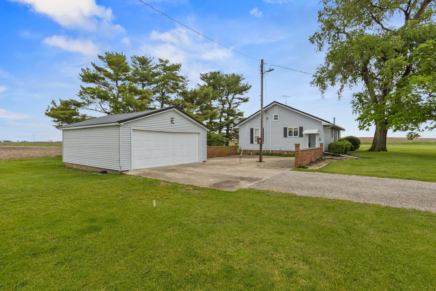 4520 North 600 East Road Sidell, IL 61876 - Photo 4 of 31 a view of a house with a yard