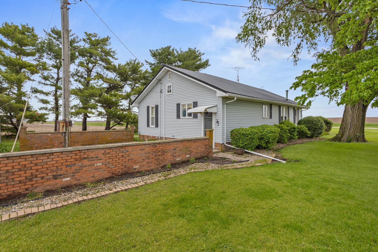 4520 North 600 East Road Sidell, IL 61876 - Photo 5 of 31 a view of a house with a yard
