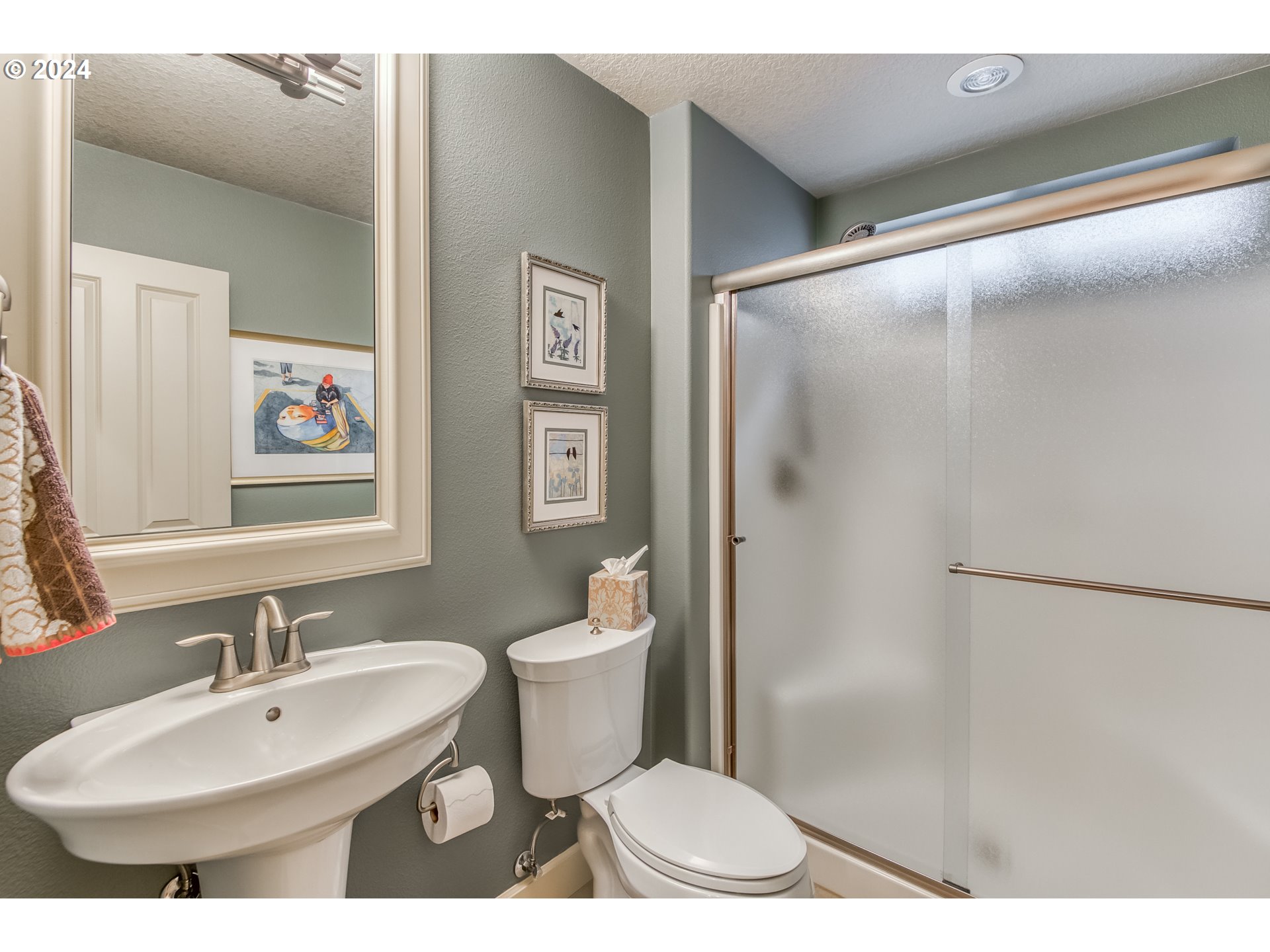 1609 Southwest Joshua Street Portland, OR 97219 - Photo 17 of 48 Bathroom