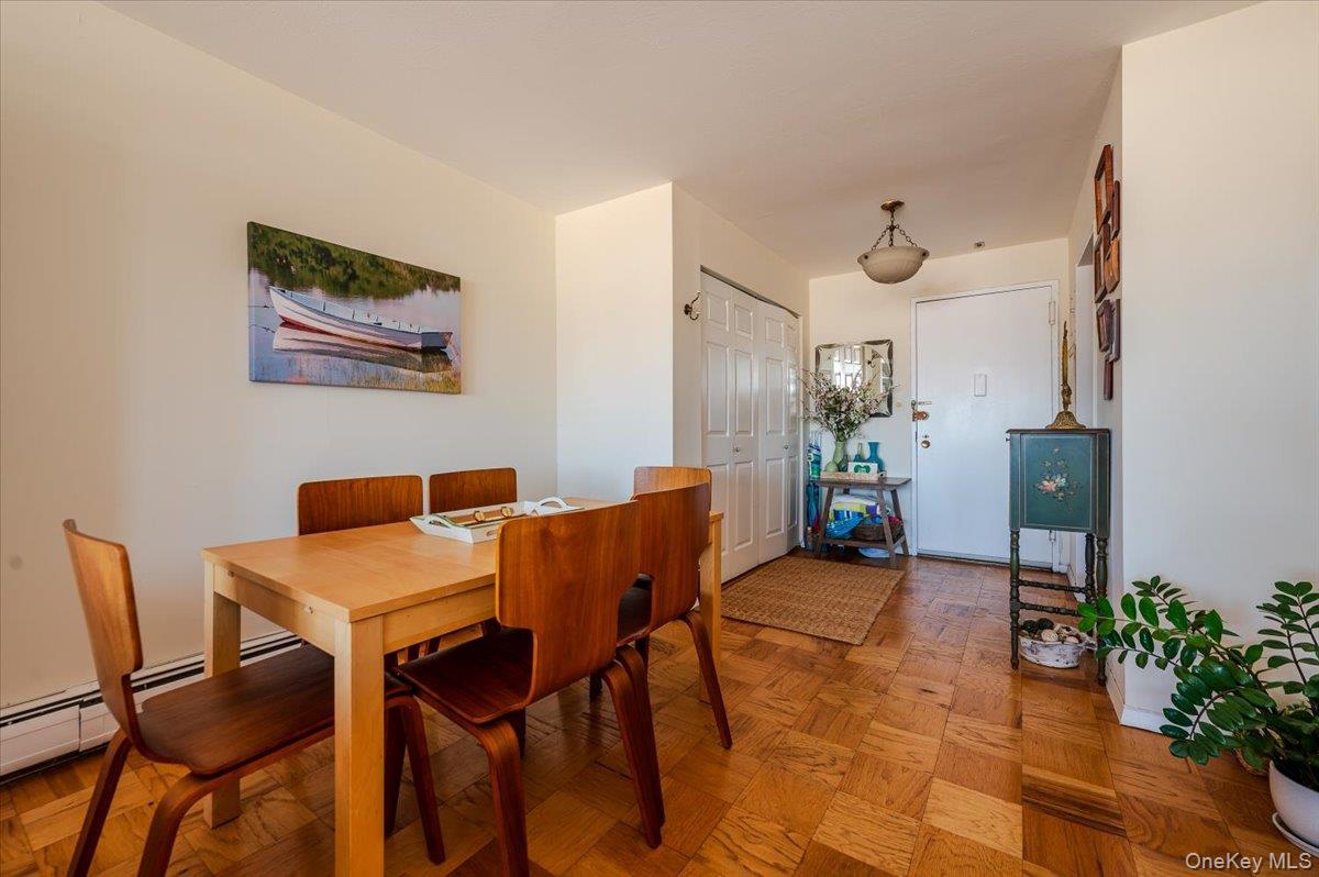 650 Shore Road, Unit 5P Long Beach, NY 11561 - Photo 7 of 29 View of dining area