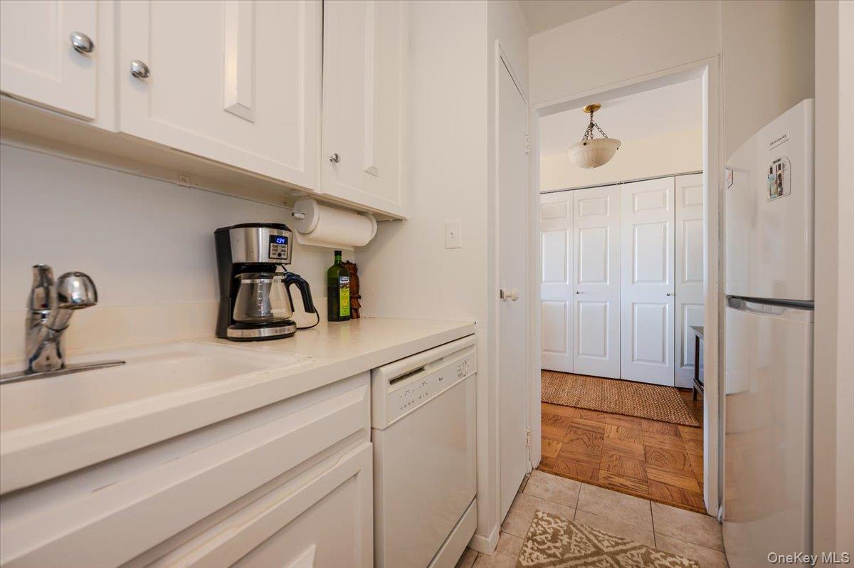 650 Shore Road, Unit 5P Long Beach, NY 11561 - Photo 10 of 29