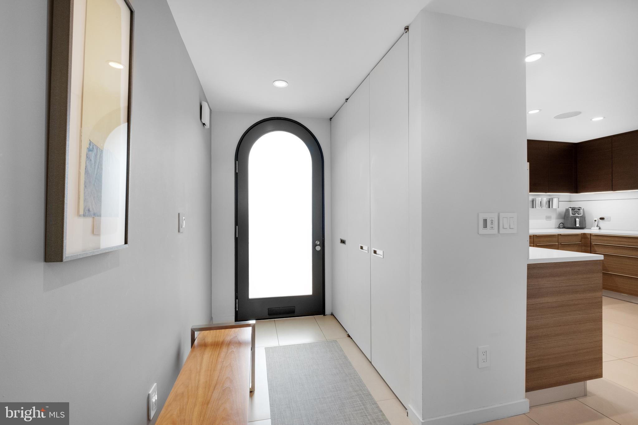 293 Locust Street Philadelphia, PA 19106 - Photo 2 of 29