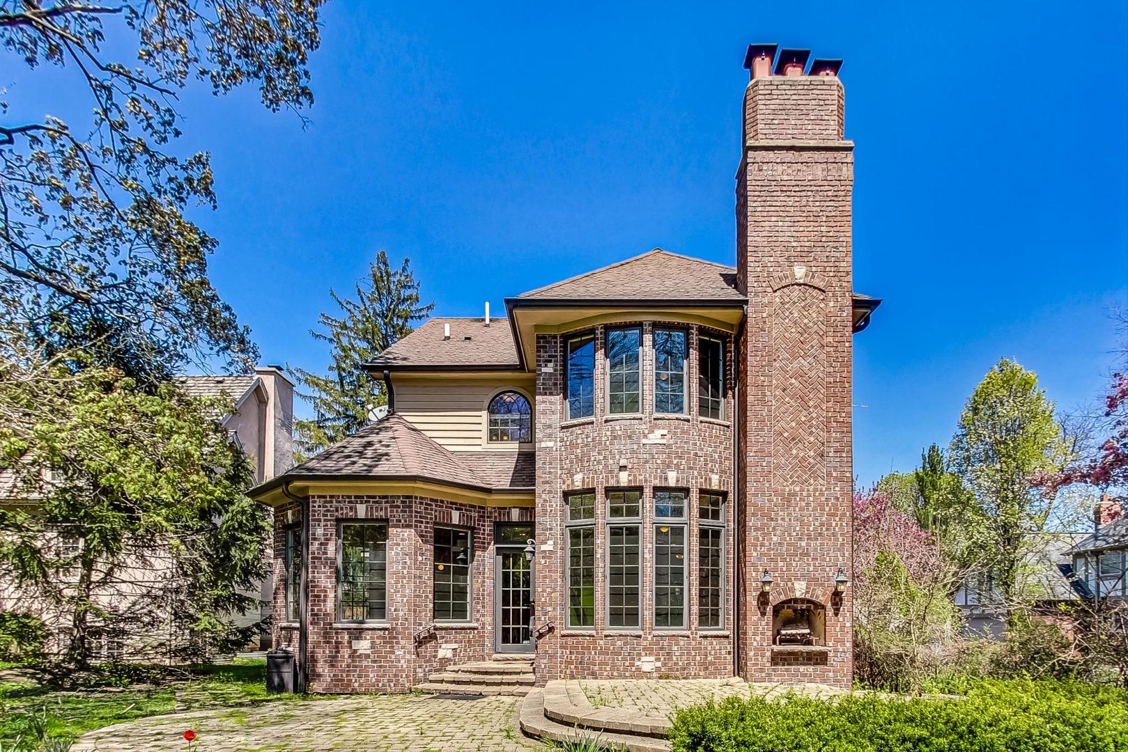 136 Fuller Road Hinsdale, IL 60521 - Photo 52 of 53 a front view of a building with garden