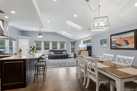 $815,000 | 12 Buccaneer Lane, East Setauket, NY 11733