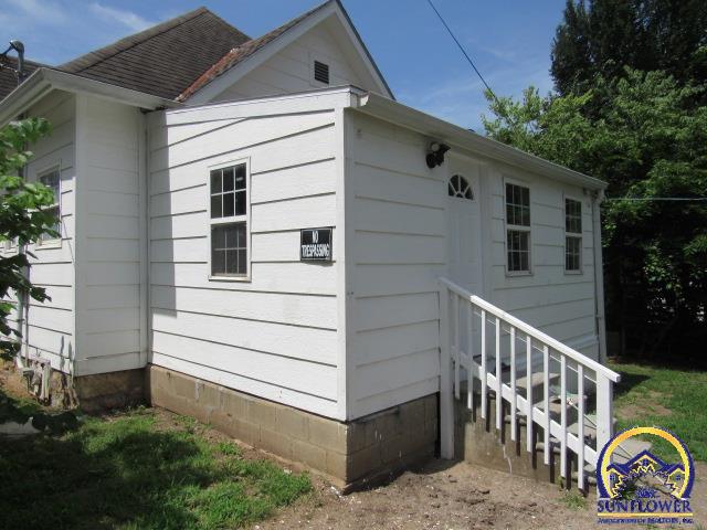 612 Southwest 5th Street Topeka, KS 66603 - Photo 3 of 18