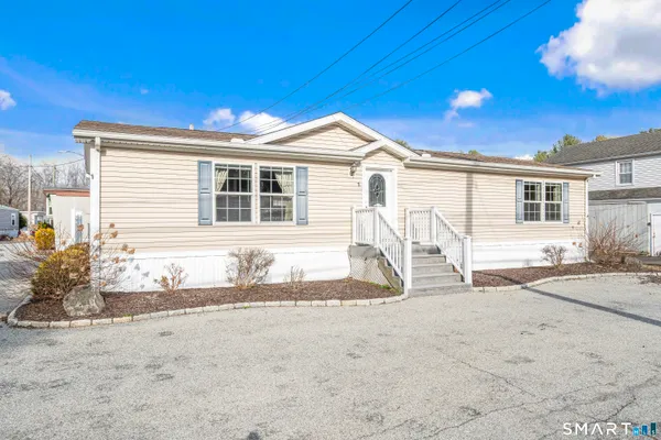 $220,000 | 301 South Main Street, Newtown, CT 06470
