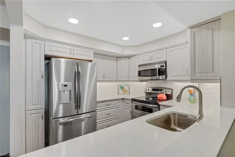 $785,000 | 260 Seaview Court, Unit 1108, Marco Island, FL 34145