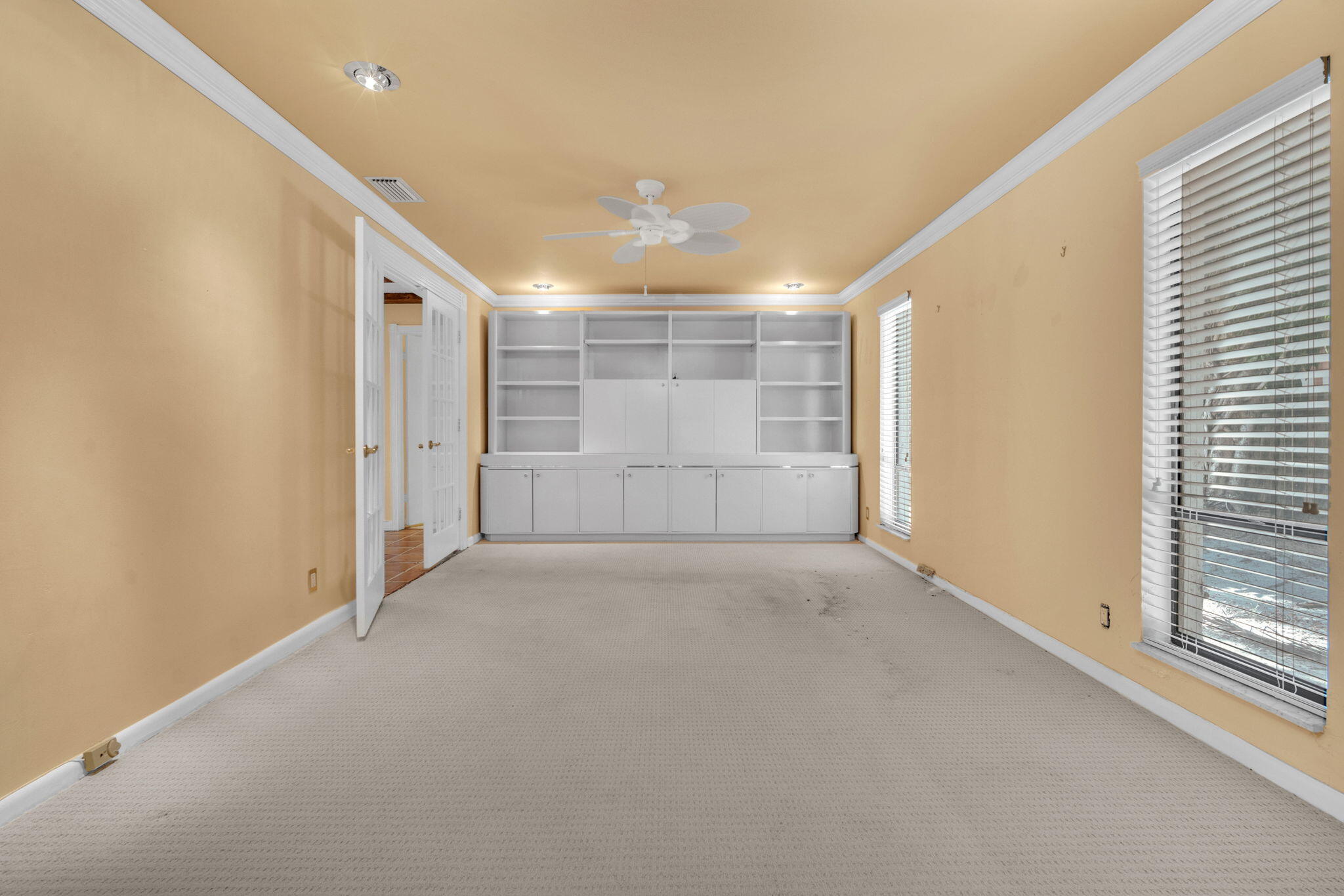 6794 Giralda Circle Boca Raton, FL 33433 - Photo 26 of 49 en empty room with windows and cabinet