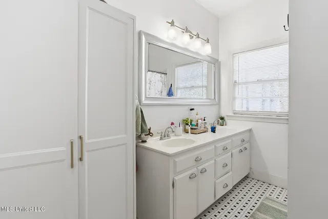 $259,900 | 4023 Robin Drive, Jackson, MS 39206