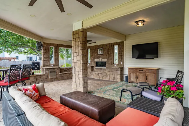 $575,000 | 14313 Shore Oaks Cove, Fort Wayne, IN 46814