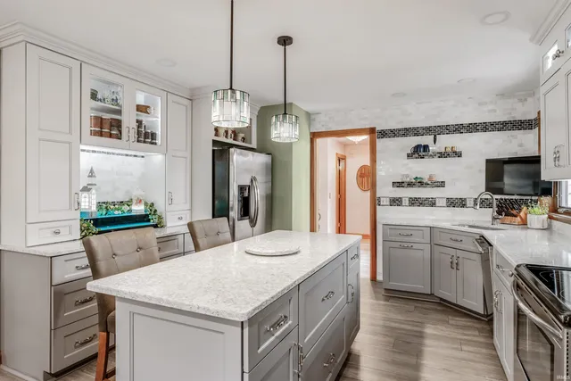 $575,000 | 14313 Shore Oaks Cove, Fort Wayne, IN 46814