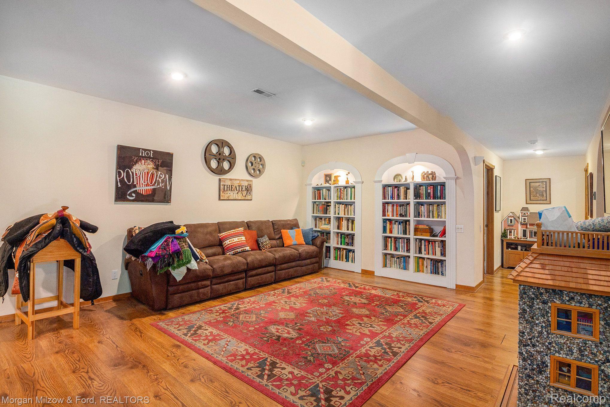 7979 Foster Road Clarkston, MI 48346 - Photo 28 of 45 Lower level family room w/built-ins