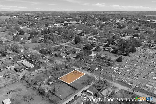 $17,000 | 204 South Karnes Avenue, Cameron, TX 76520