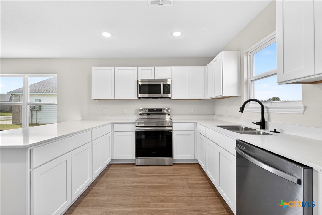 1007 Antelope Trail Temple, TX 76504 - Photo 11 of 29 Kitchen