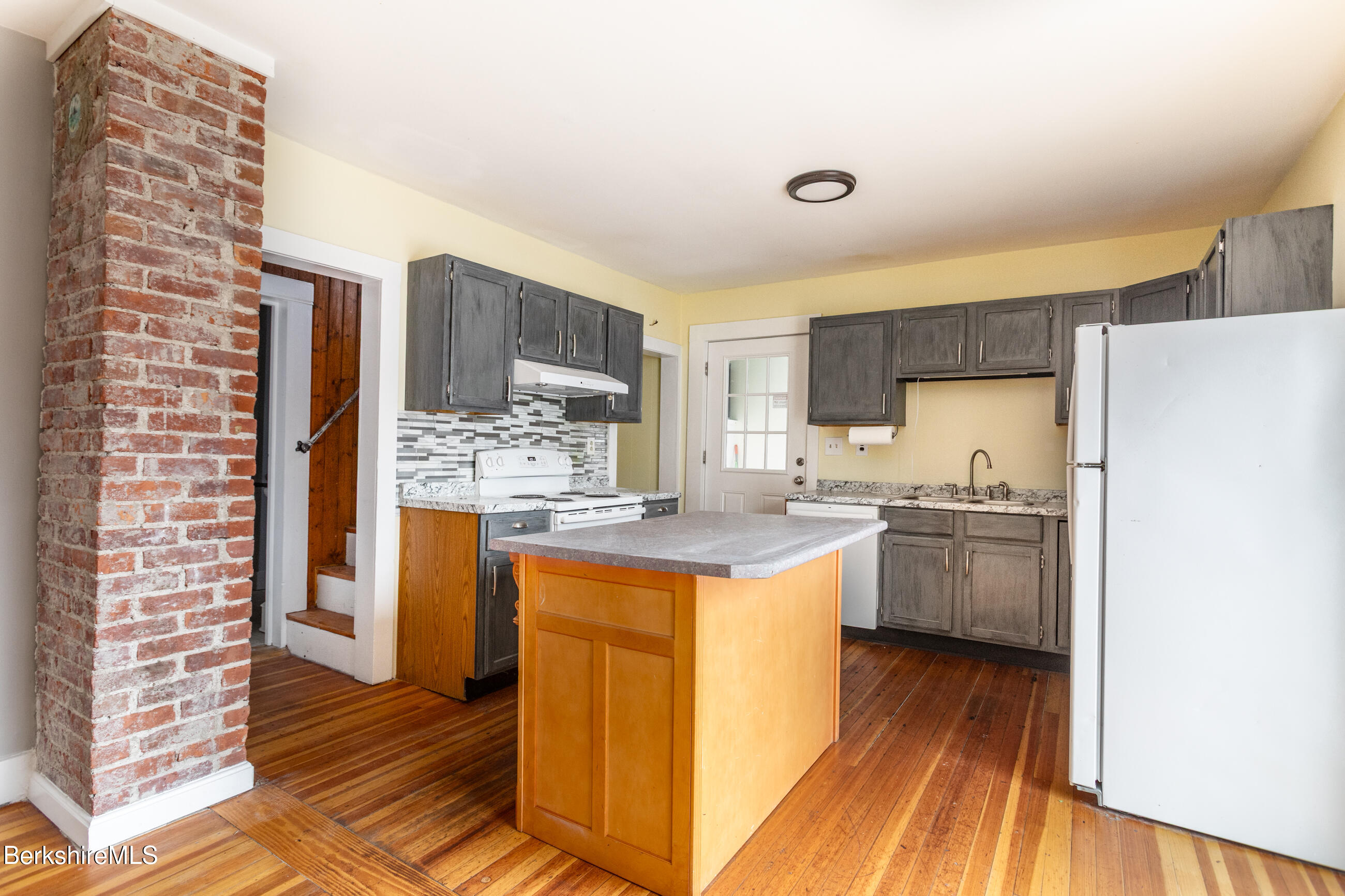 100 Cheshire Road Pittsfield, MA 01201 - Photo 15 of 38 image-10 (1)