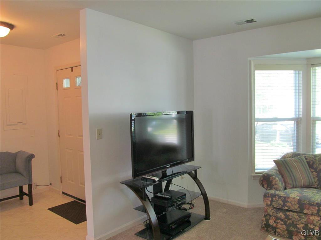 1263 Forest Road Whitehall, PA 18052 - Photo 9 of 25 Gallery Image 9