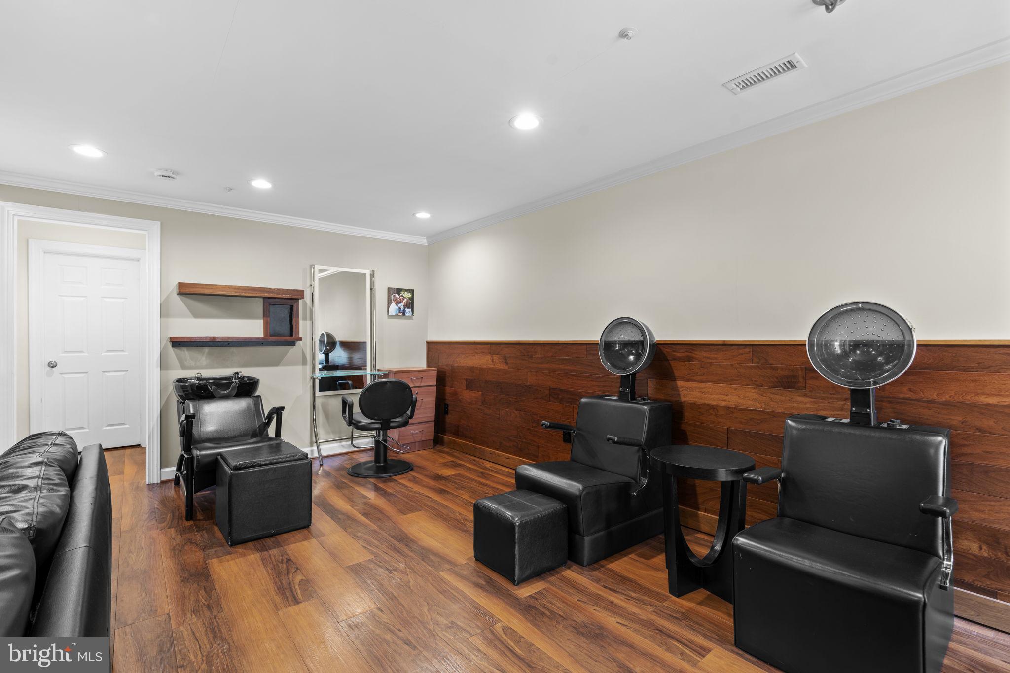 2023 Compton Court Annapolis, MD 21401 - Photo 31 of 35 Salon to be professionally removed prior to close