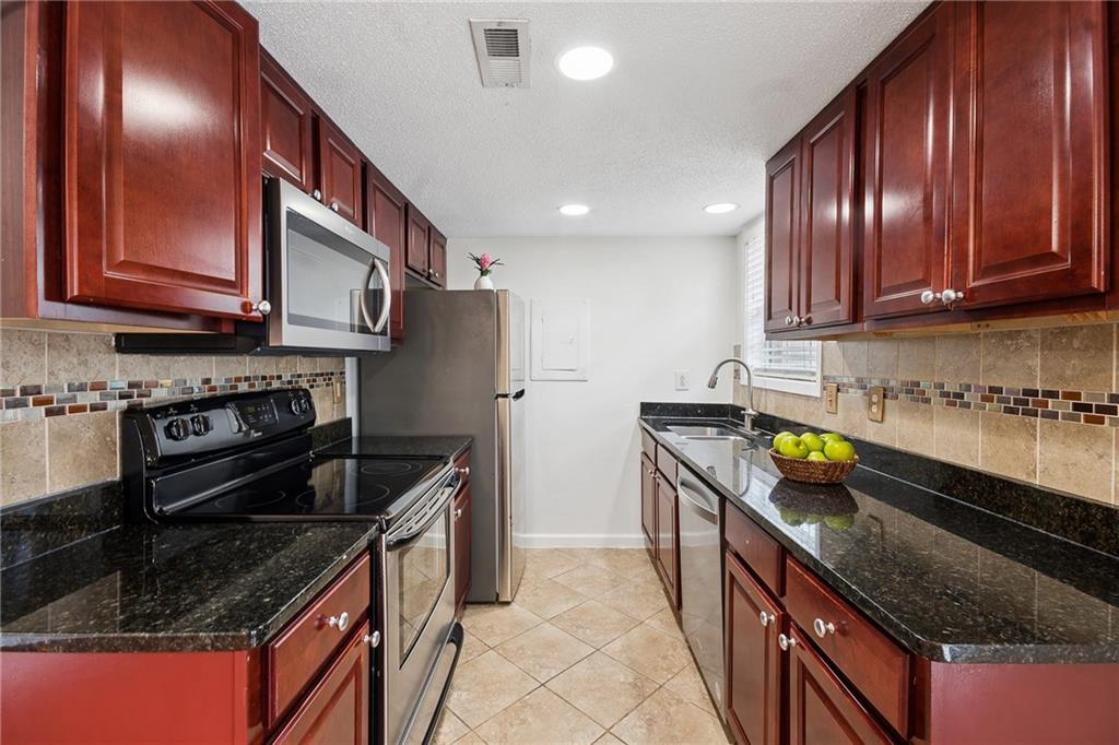 6900 Roswell Road, Unit B5 Sandy Springs, GA 30328 - Photo 16 of 33 Gallery Image 16