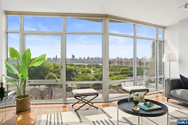 $878,000 | 100 Thompson Lane, Unit 6B, Edgewater, NJ 07020