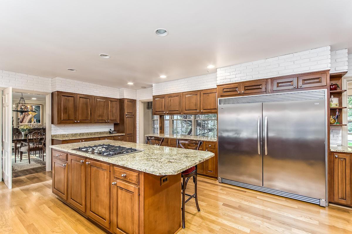 150 Ashbourne Road Columbus, OH 43209 - Photo 14 of 38