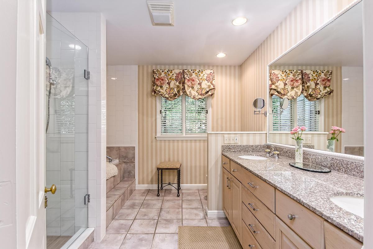 150 Ashbourne Road Columbus, OH 43209 - Photo 22 of 38
