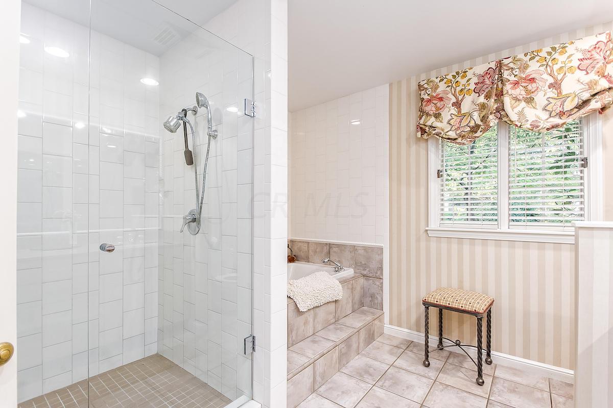 150 Ashbourne Road Columbus, OH 43209 - Photo 23 of 38
