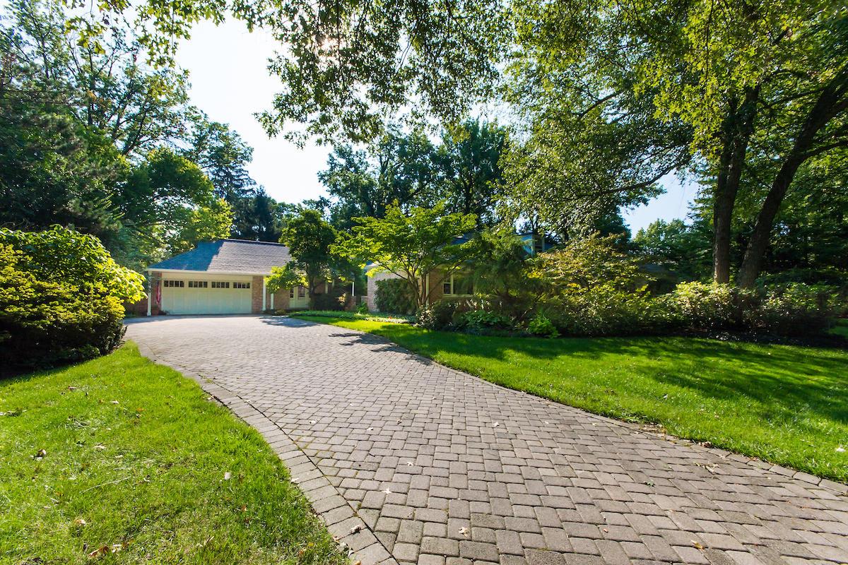 150 Ashbourne Road Columbus, OH 43209 - Photo 3 of 38