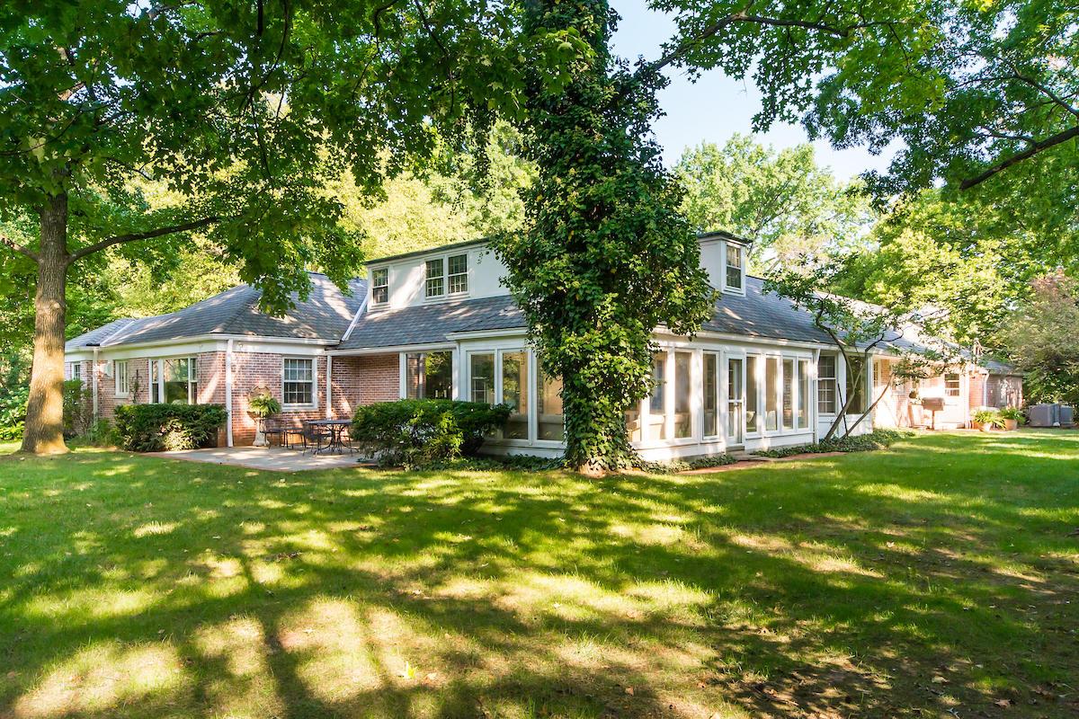 150 Ashbourne Road Columbus, OH 43209 - Photo 4 of 38