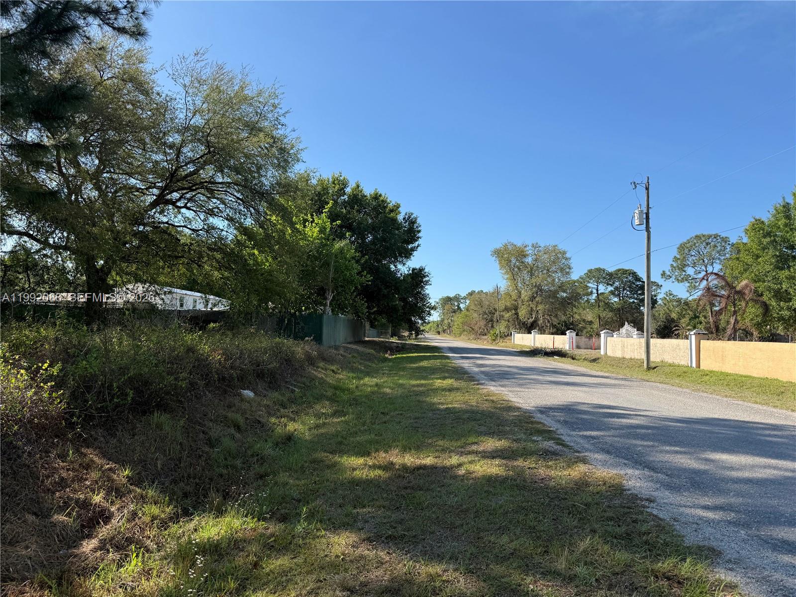 425 South Datil Street Clewiston, FL 33440 - Photo 4 of 5 a view of a yard