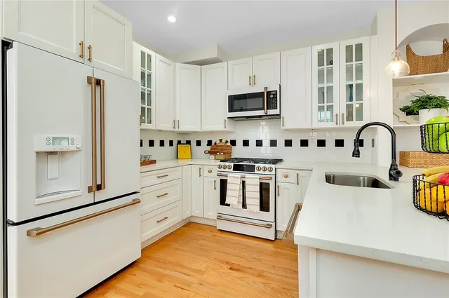 $1,299,000 | 446 Burns Court, Sarasota, FL 34236