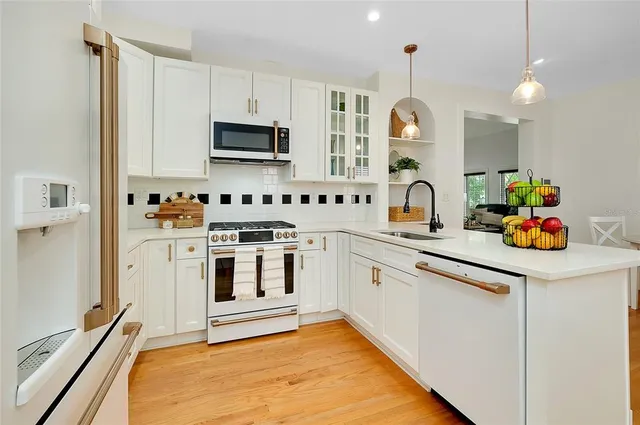 $1,299,000 | 446 Burns Court, Sarasota, FL 34236