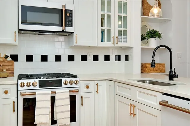 $1,299,000 | 446 Burns Court, Sarasota, FL 34236