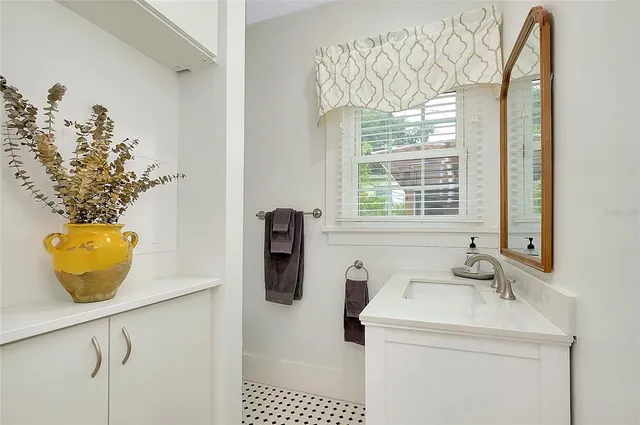 $1,299,000 | 446 Burns Court, Sarasota, FL 34236