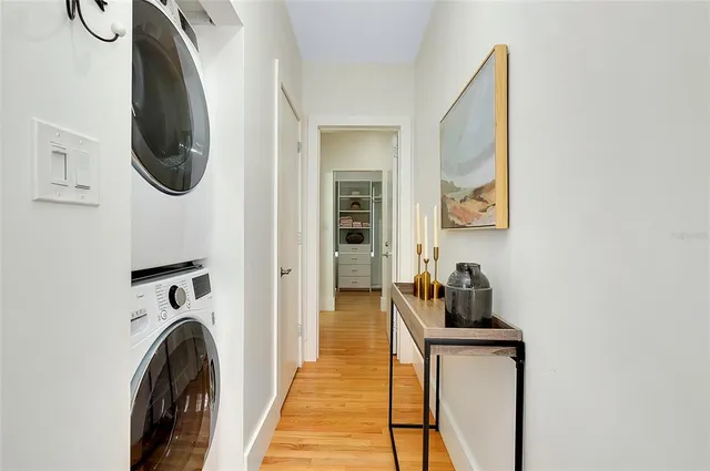 $1,299,000 | 446 Burns Court, Sarasota, FL 34236