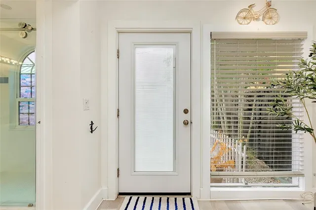 $1,299,000 | 446 Burns Court, Sarasota, FL 34236