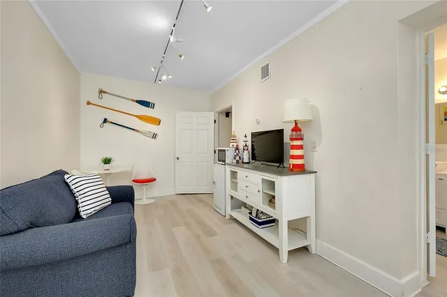 $1,299,000 | 446 Burns Court, Sarasota, FL 34236