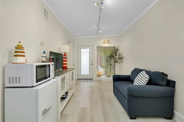 $1,299,000 | 446 Burns Court, Sarasota, FL 34236