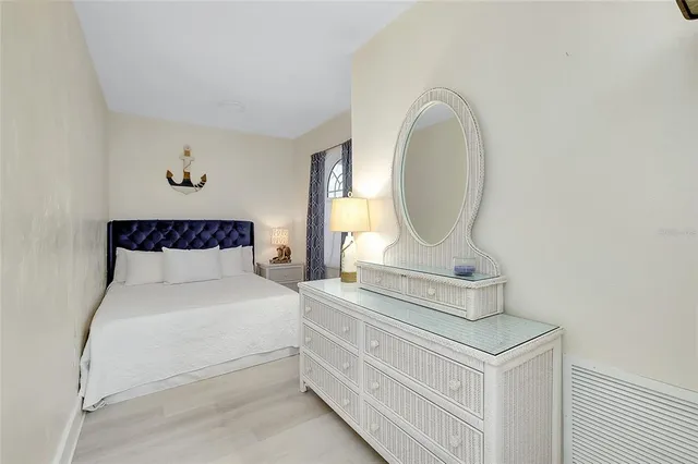 $1,299,000 | 446 Burns Court, Sarasota, FL 34236