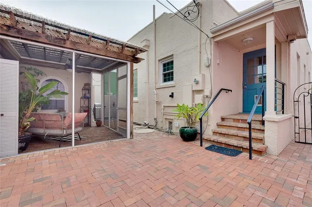 $1,299,000 | 446 Burns Court, Sarasota, FL 34236